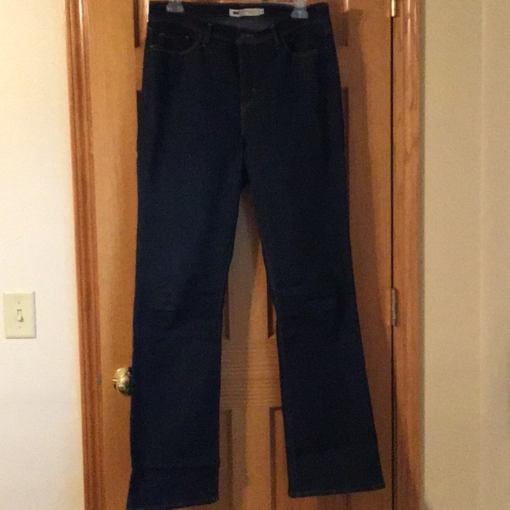Levi’s Perfectly Slimming 512 Bootcut in Size 12